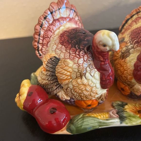 Thanksgiving Turkey Salt and Pepper Shakers - Picture 2 of 4
